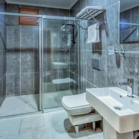 Hitit Marina & Hotell 4*