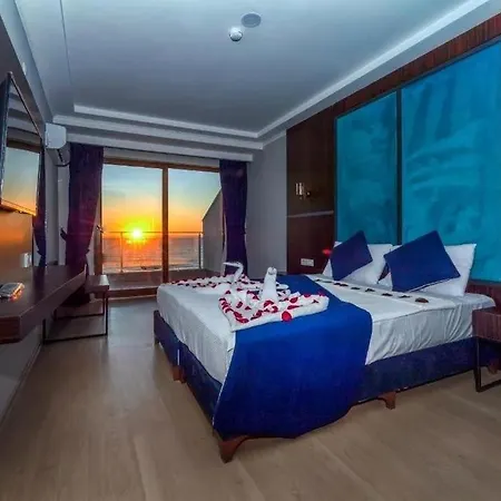 호텔 Hitit Marina & 4*